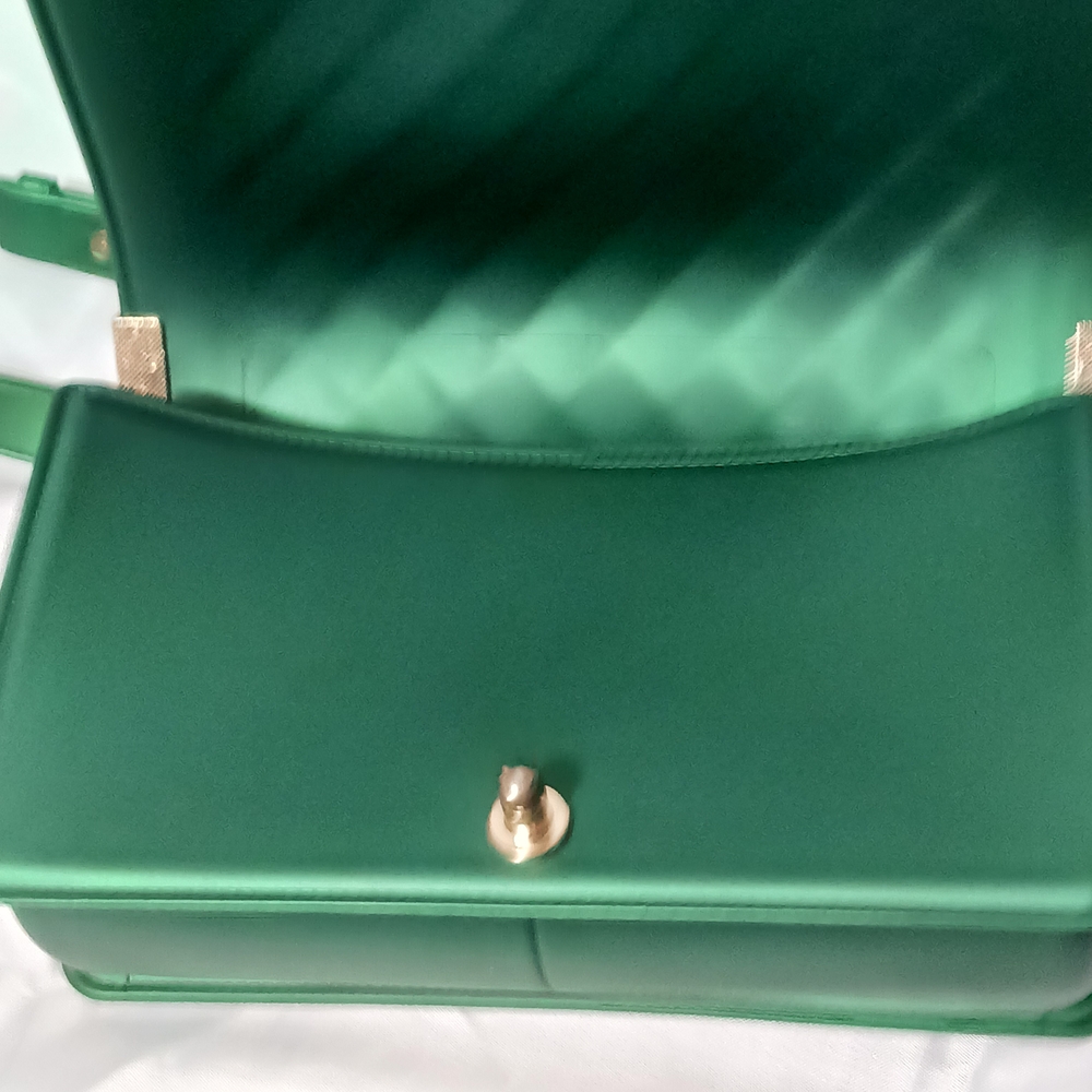Elegant Emerald Green Quilted Embossed Jelly Shoulder Bag - Picture 9 of 12
